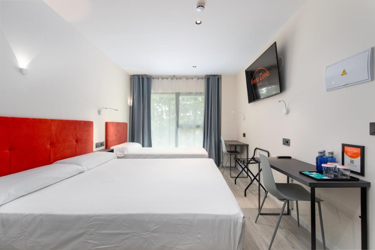 Arena Zone Hotel&Café Valenza Esterno foto