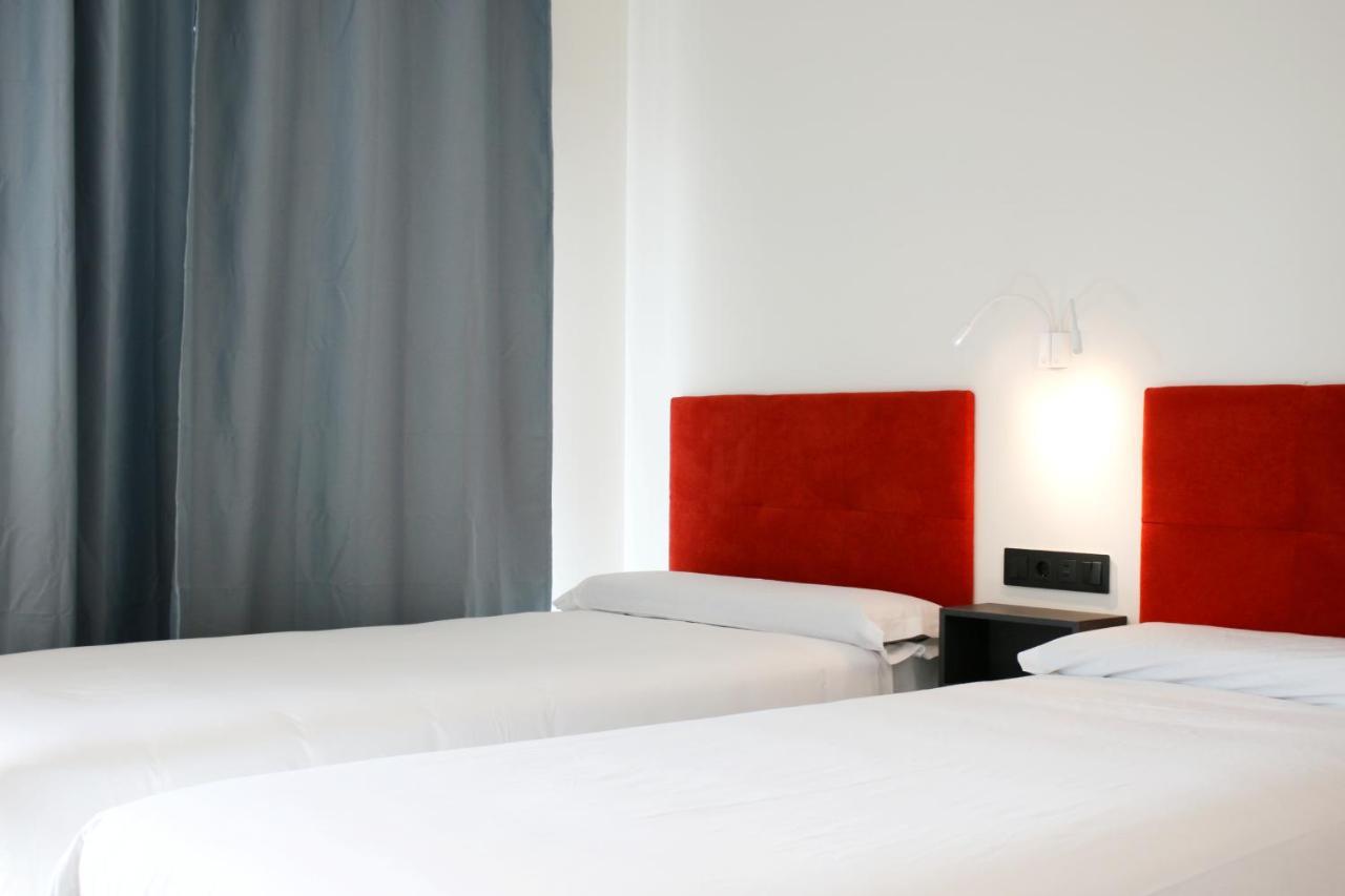Arena Zone Hotel&Café Valenza Esterno foto