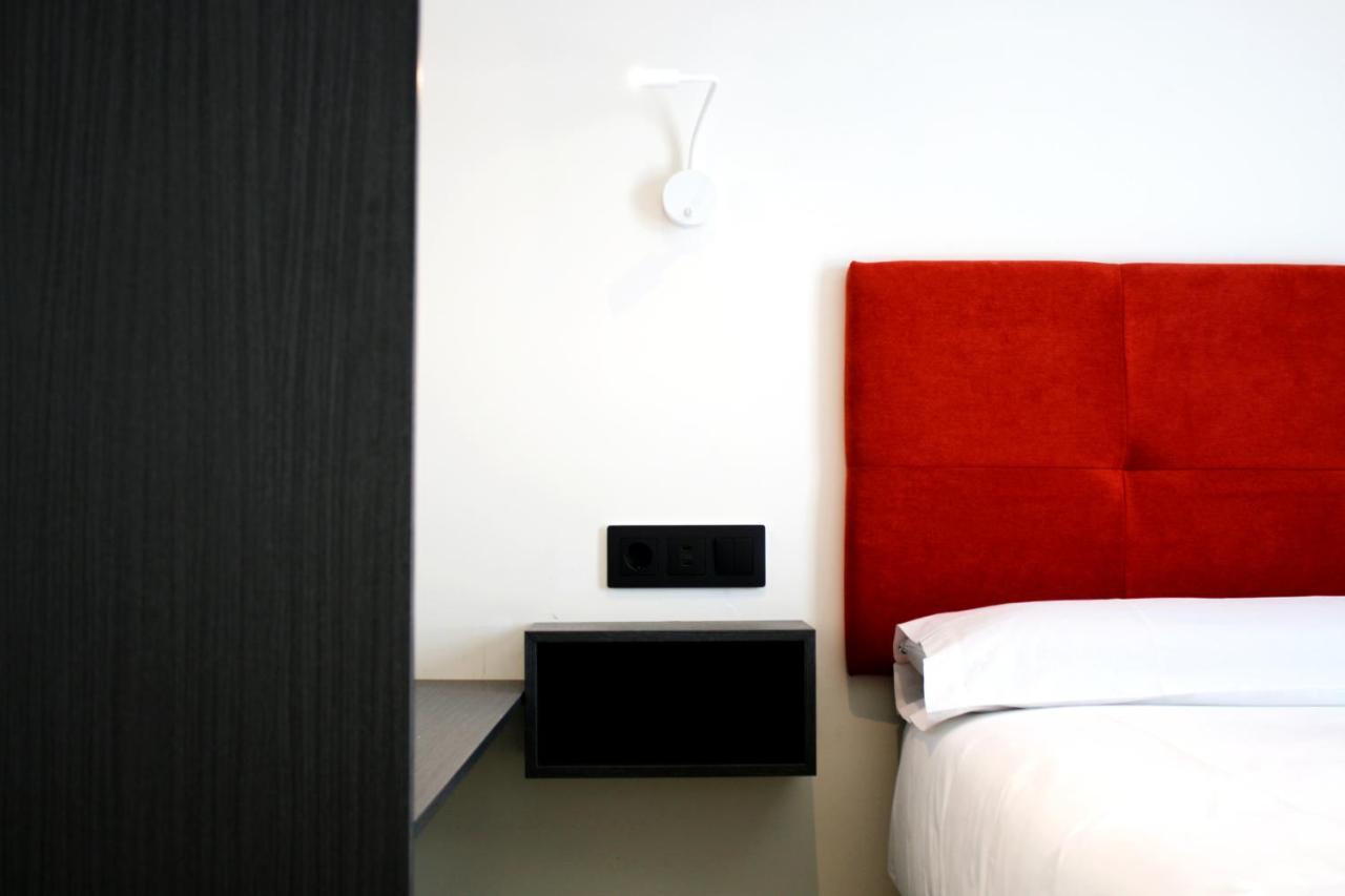 Arena Zone Hotel&Café Valenza Esterno foto