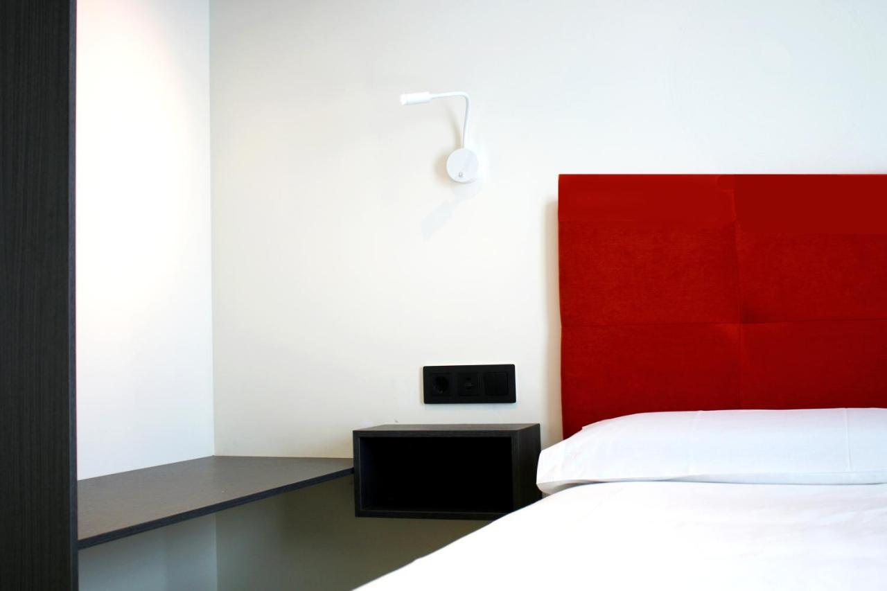 Arena Zone Hotel&Café Valenza Esterno foto