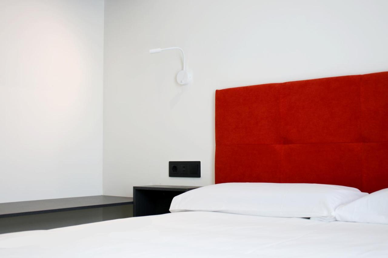 Arena Zone Hotel&Café Valenza Esterno foto