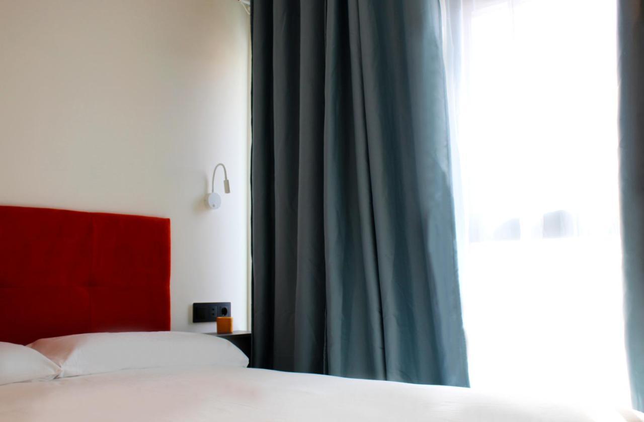 Arena Zone Hotel&Café Valenza Esterno foto