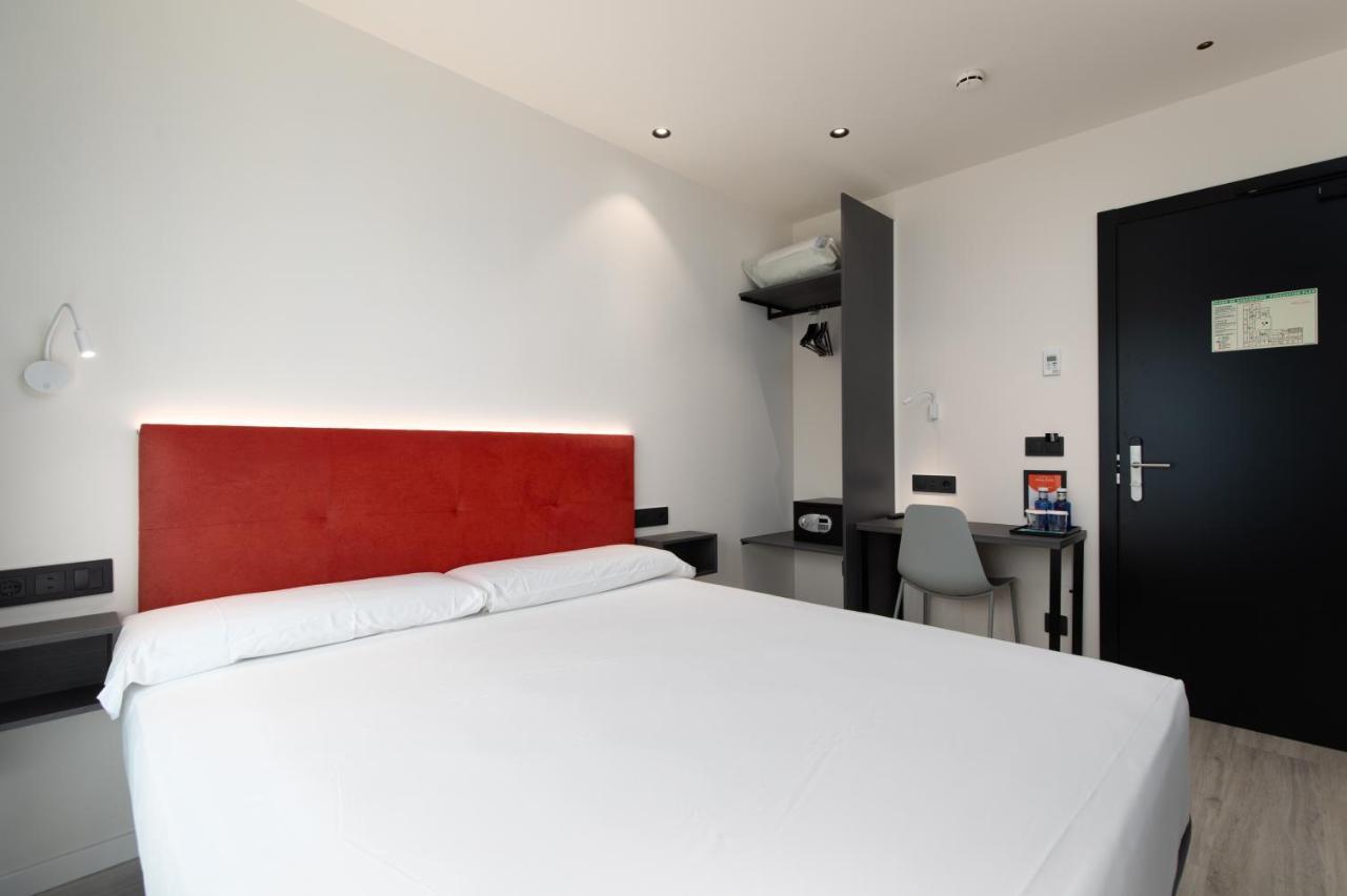 Arena Zone Hotel&Café Valenza Esterno foto