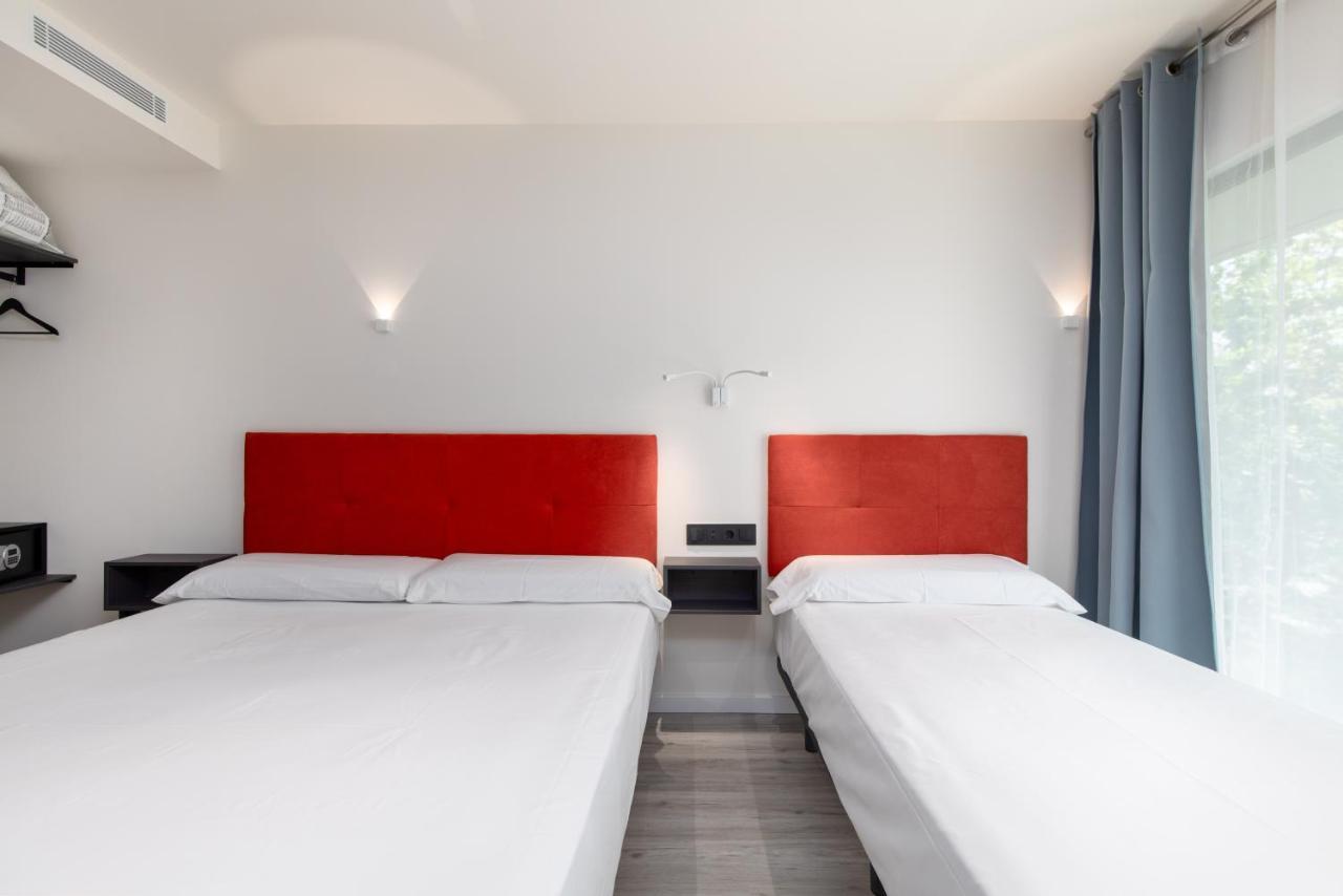 Arena Zone Hotel&Café Valenza Esterno foto