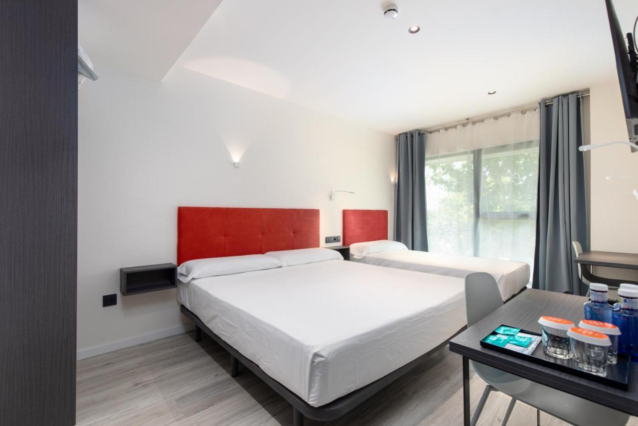 Arena Zone Hotel&Café Valenza Esterno foto