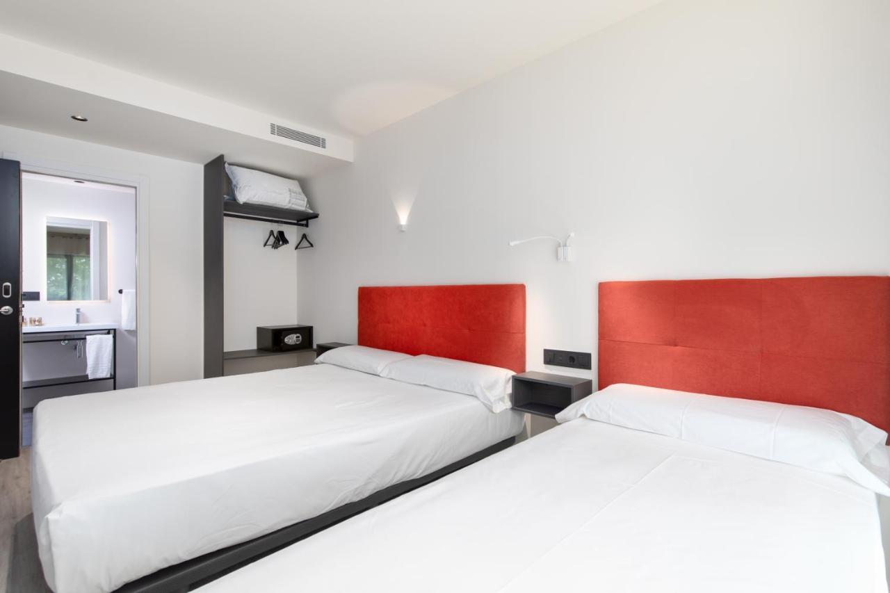 Arena Zone Hotel&Café Valenza Esterno foto