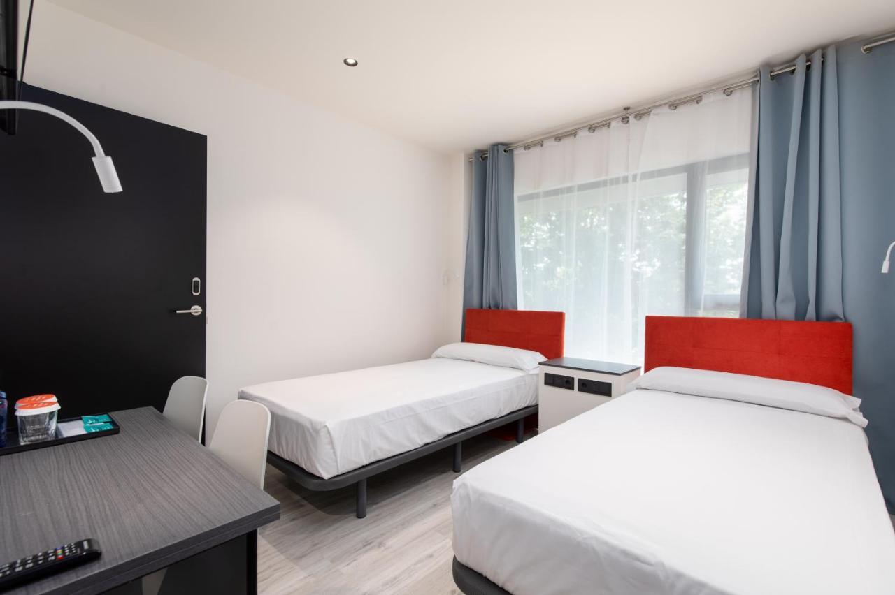 Arena Zone Hotel&Café Valenza Esterno foto