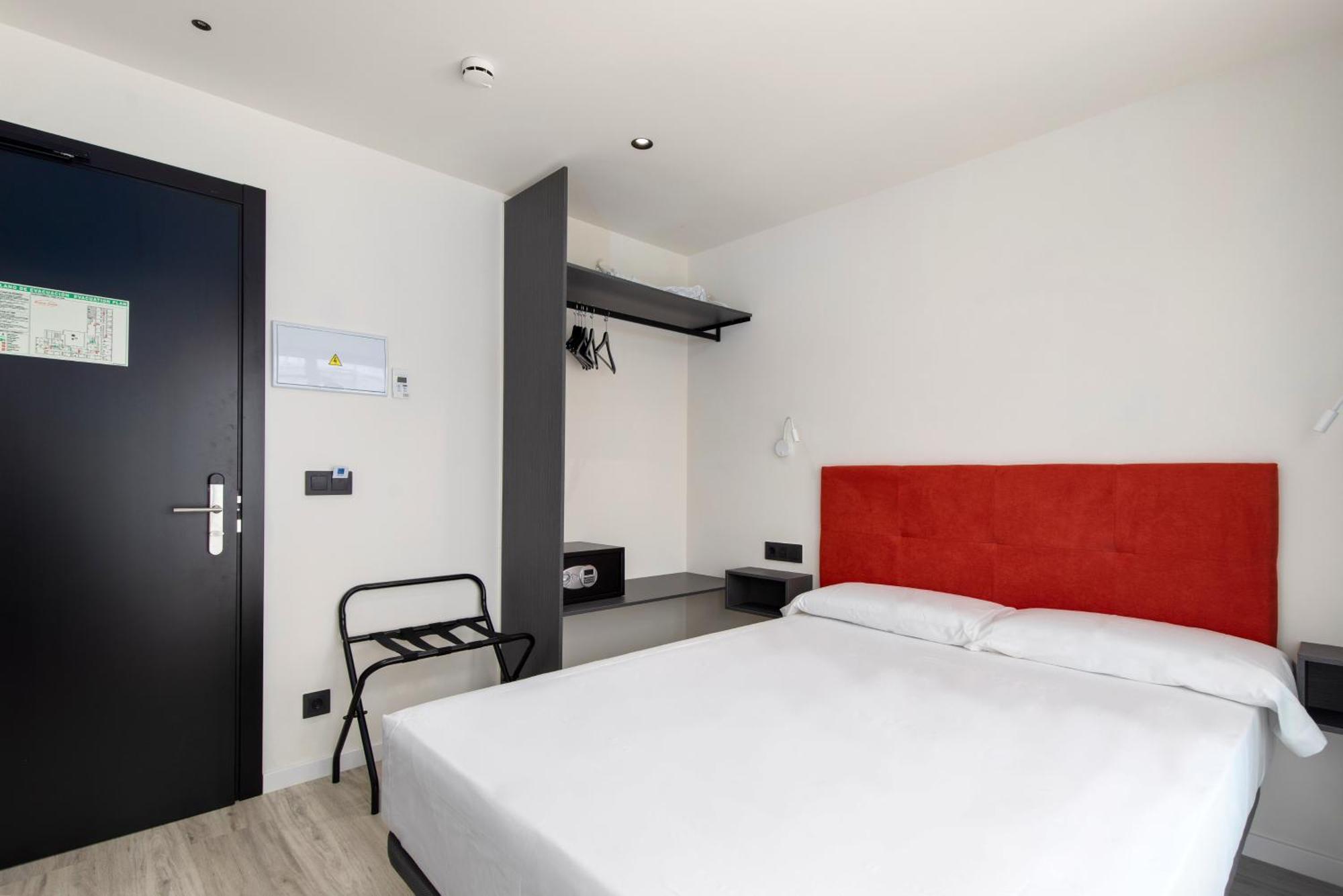 Arena Zone Hotel&Café Valenza Esterno foto