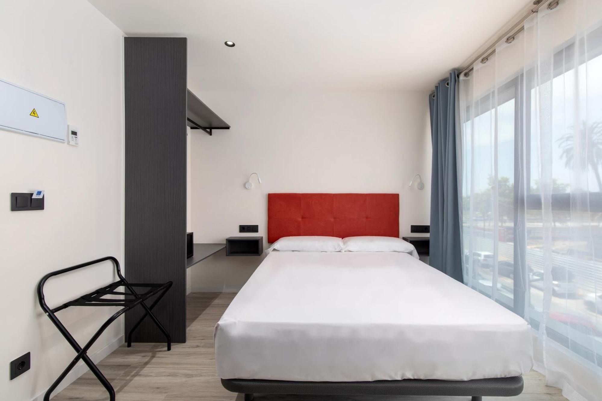Arena Zone Hotel&Café Valenza Esterno foto